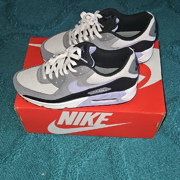 Nike Air Max 90 Gray and Black Sneakers 8 - Picture 1 of 8